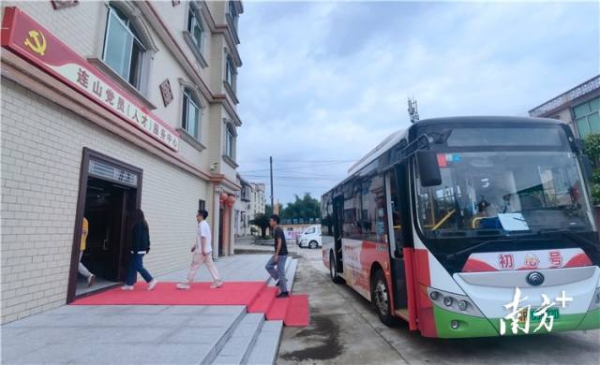 连山做好年轻干部“选、储、育、管”工作,努力造就一支高素质专业化年轻干部队伍。通讯员供图 连山做好年轻干部“选、储、育、管”工作,努力造就一支高素质专业化年轻干部队伍。通讯员供图