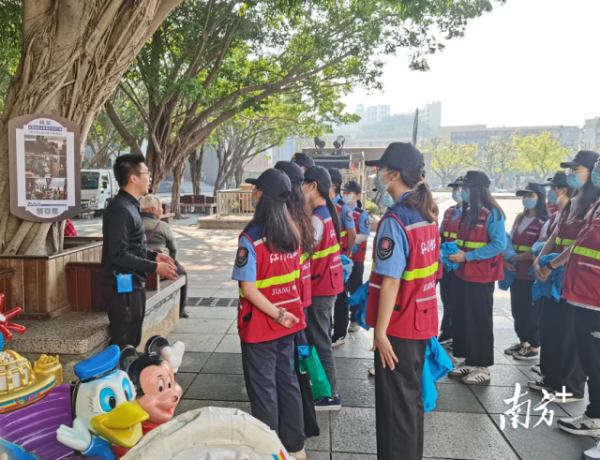 白沙街道为专职网格员开展网格讲解员培训。