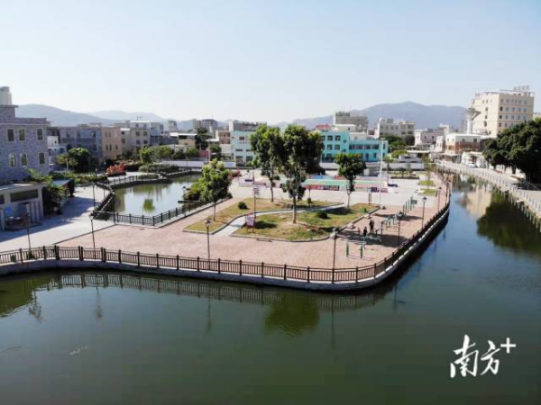 前陇二村党建文化广场。受访者供图 前陇二村党建文化广场。受访者供图