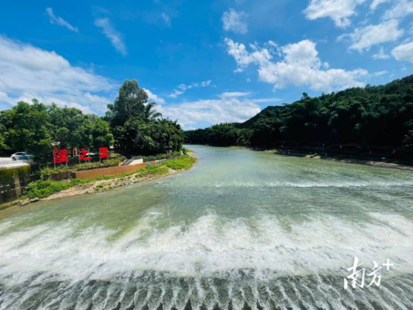 风光秀丽的溪美村。杨可 摄 风光秀丽的溪美村。杨可 摄