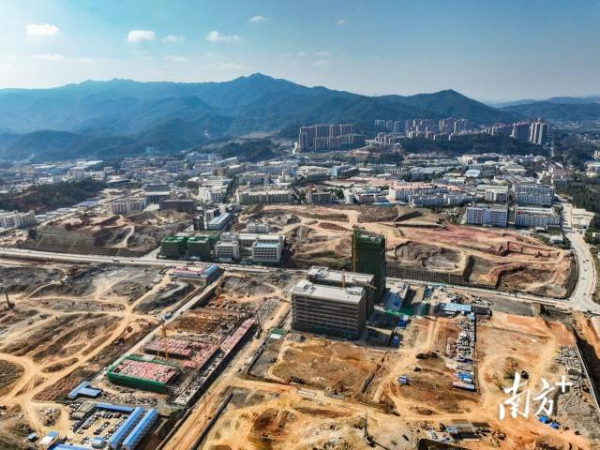 建设火热的东升工业园区。南方日报 南方+记者 何森垚 摄 建设火热的东升工业园区。南方日报 南方+记者 何森垚 摄