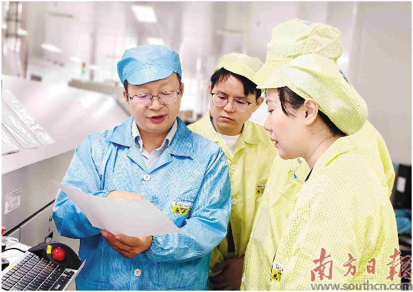 并轨攻坚、协同接力,花都两批“六懂英才”走进经济主战场.jpg