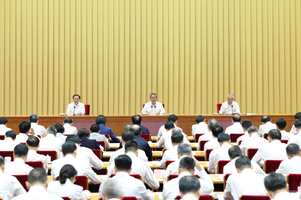习近平就发展先进制造业作出重要指示.jpg