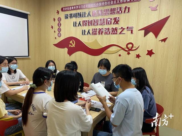 青年学习读书屋是外砂街道创新开拓的党史学习教育新阵地。 青年学习读书屋是外砂街道创新开拓的党史学习教育新阵地。