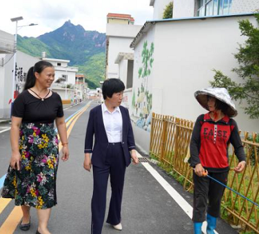 雷彩霞：从“外乡人”变成“自己人”